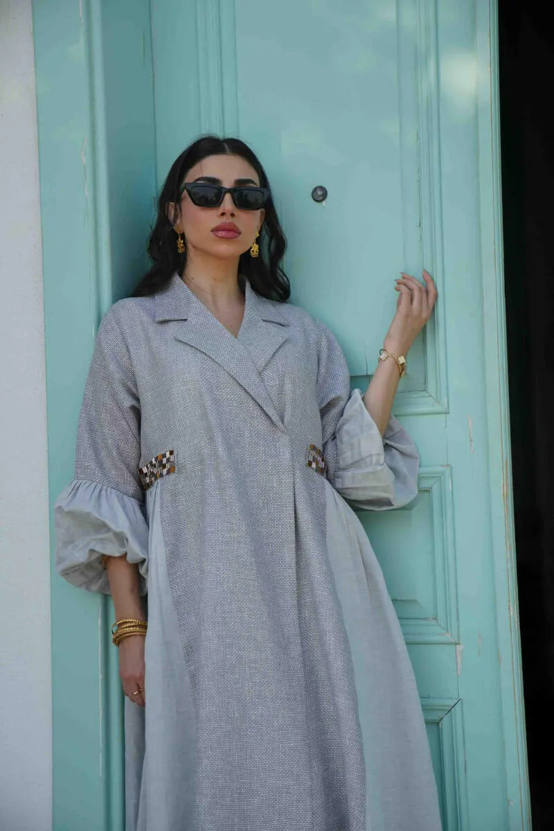 Linen abaya with pleats on the sides and white and gold embroidery