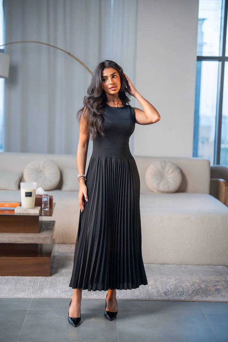 Black pleated crepe stretch dress.C:133