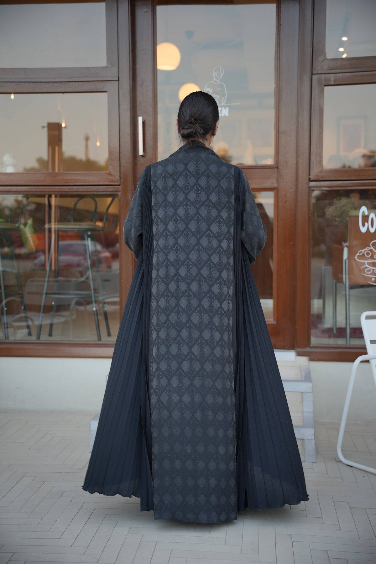 Patterned silk crepe abaya - 2000