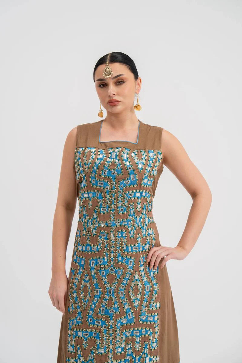 Linen dress with embroidery. C:224