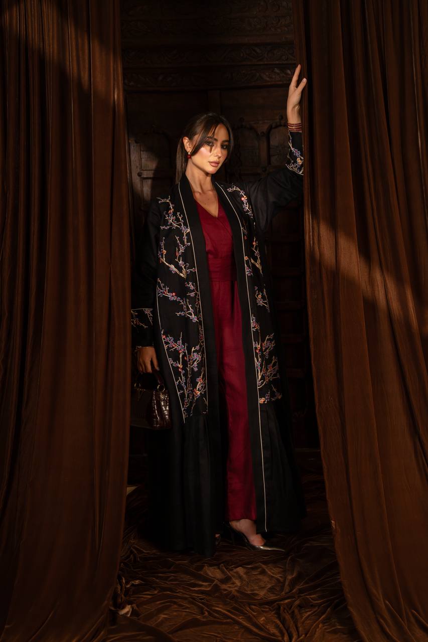 Linen abaya in black with embroidery