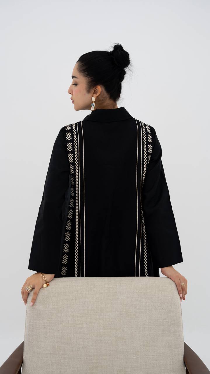 Linen abaya in black with embroidery (1923)
