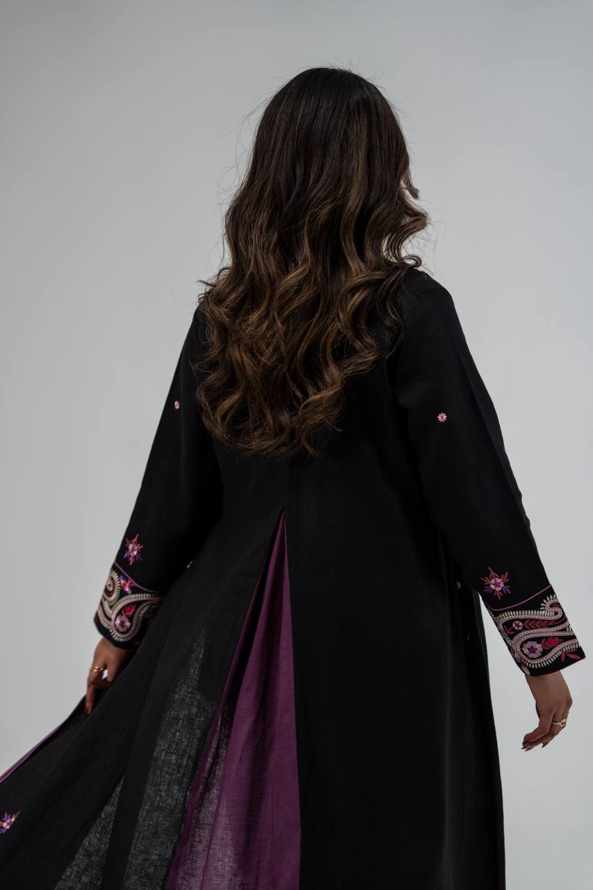 Linen abaya in black with embroidery
