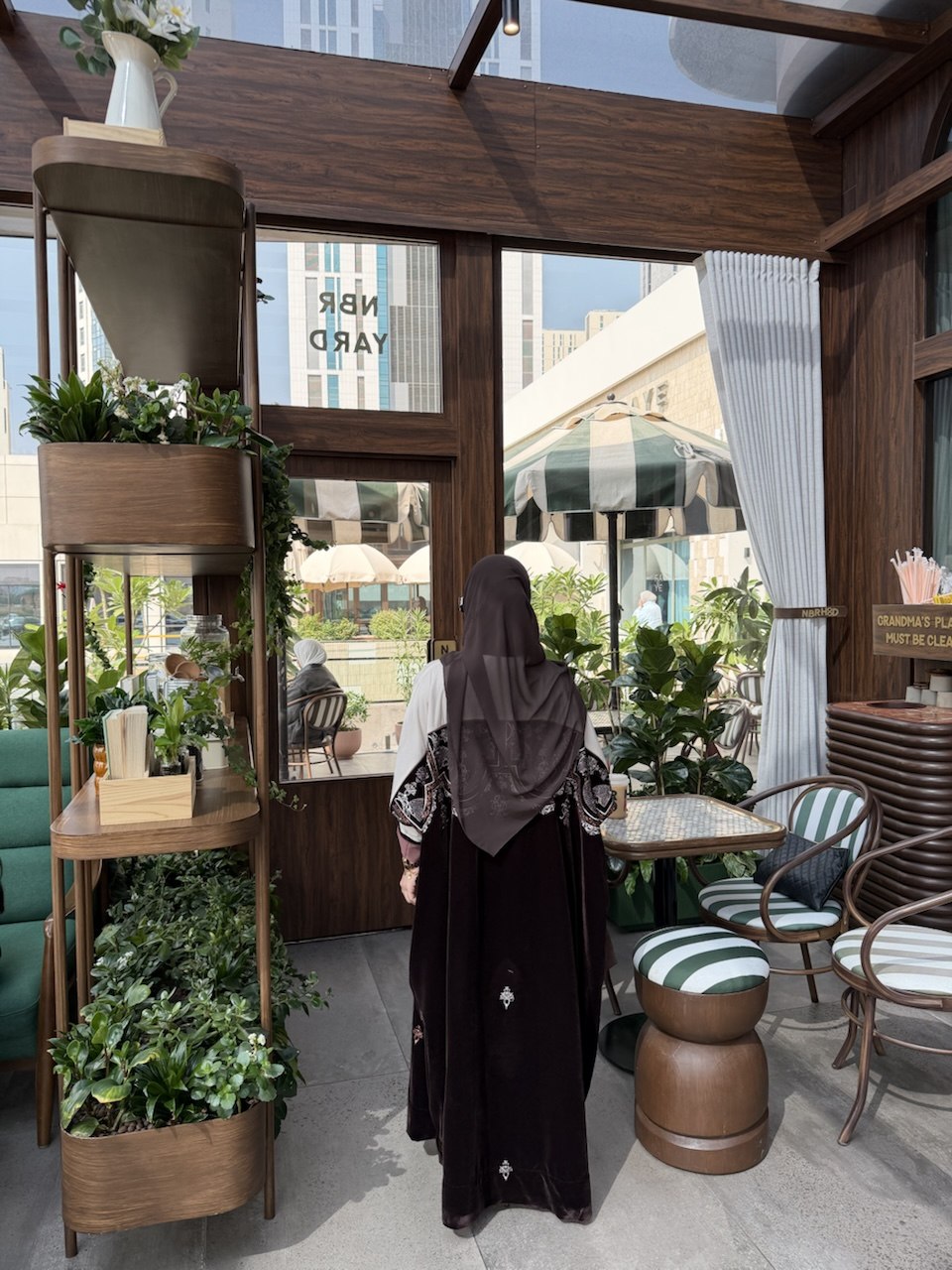 Brown & Beige Velvet Abaya – 2081