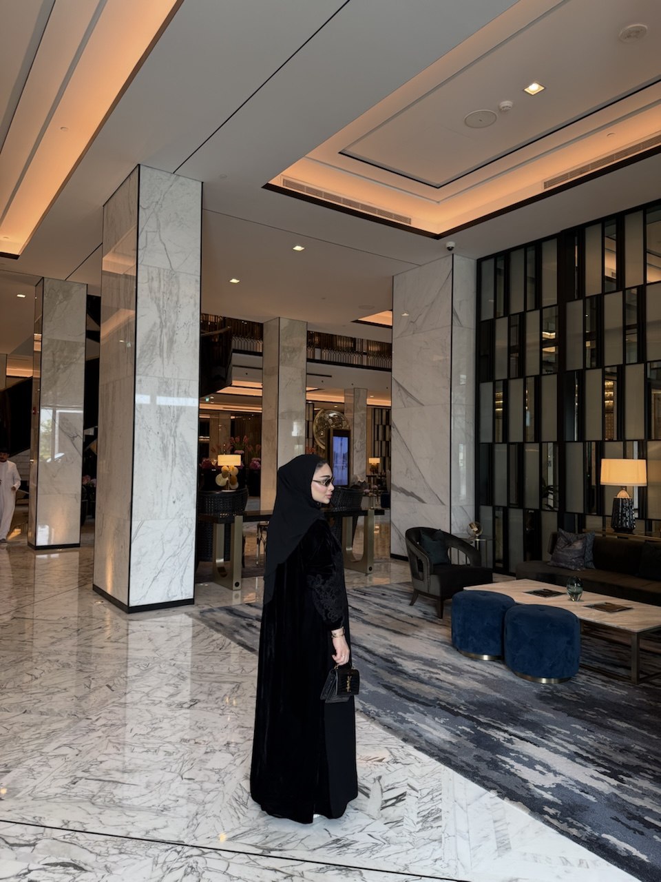 Velvet Abaya with Lace & Crepe Details – 2084
