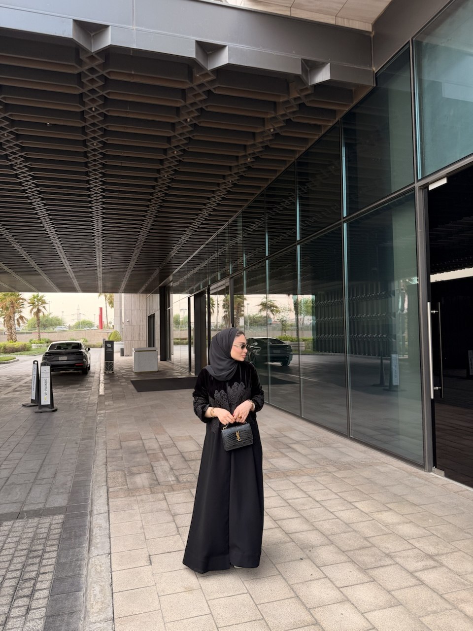 Velvet Abaya with Lace & Crepe Details – 2084