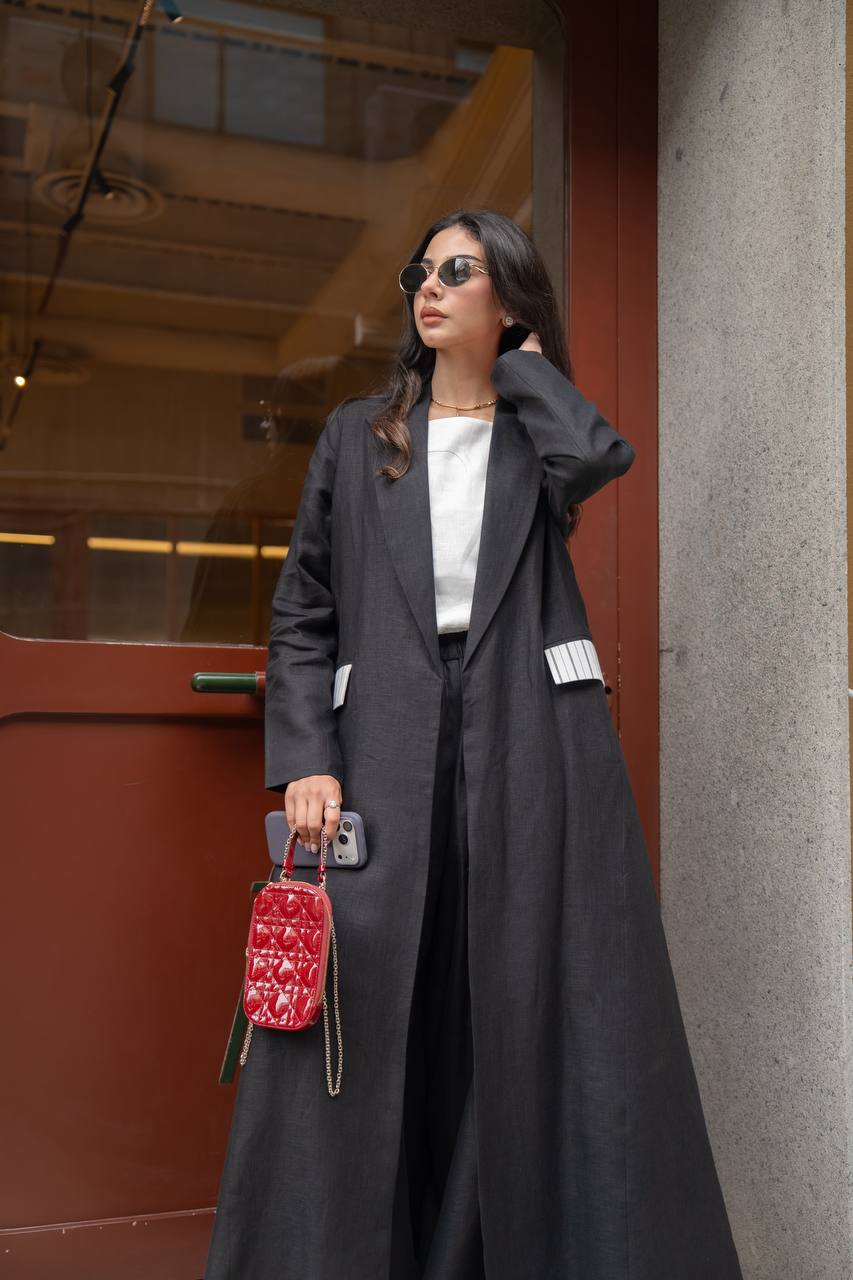 Linen abaya in black