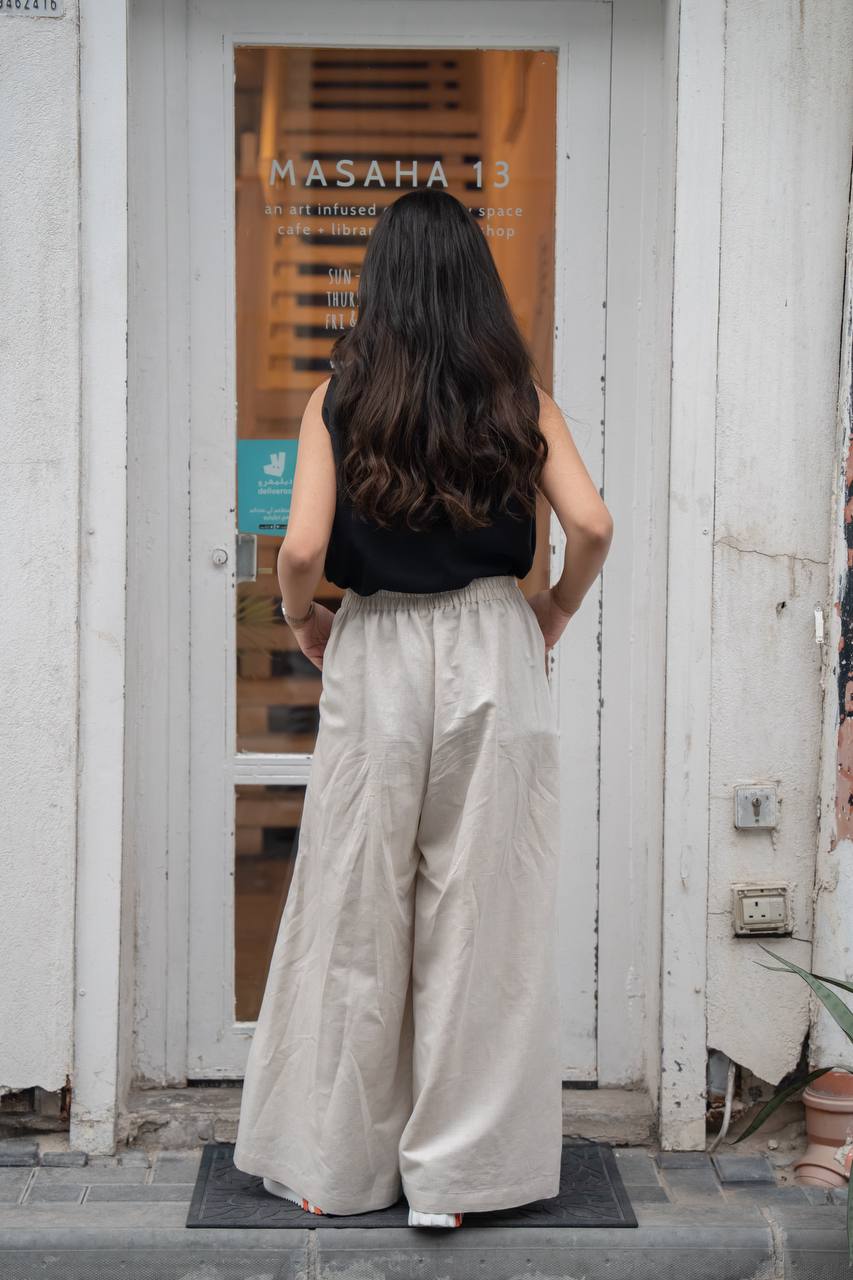 Linen set consisting of a blouse and trousers