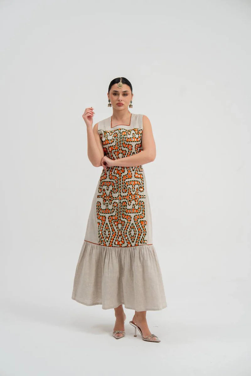 Linen dress in light beige with embroidery.C:224 Light beige