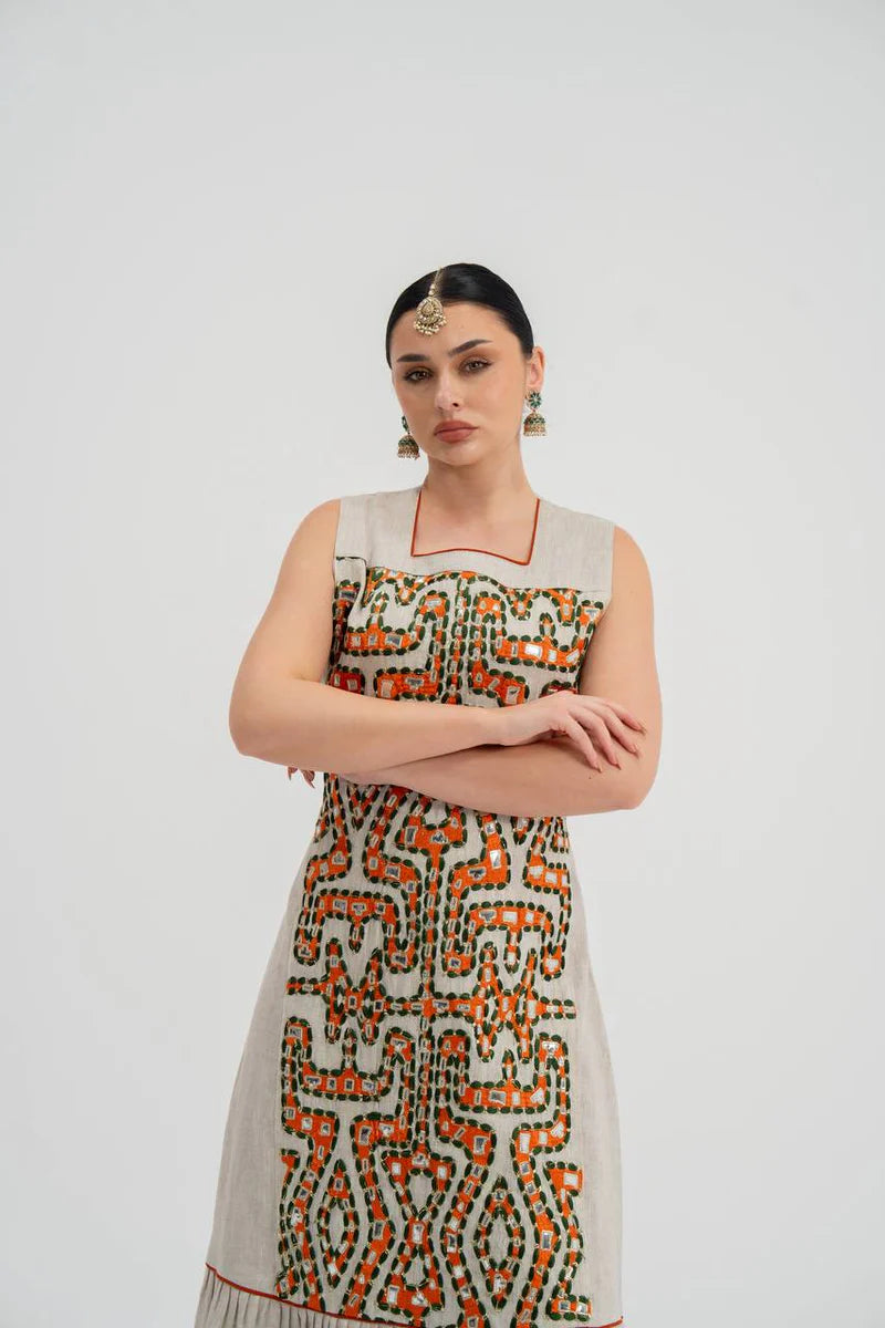 Linen dress in light beige with embroidery.C:224 Light beige