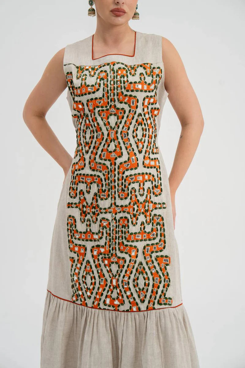 Linen dress in light beige with embroidery.C:224 Light beige