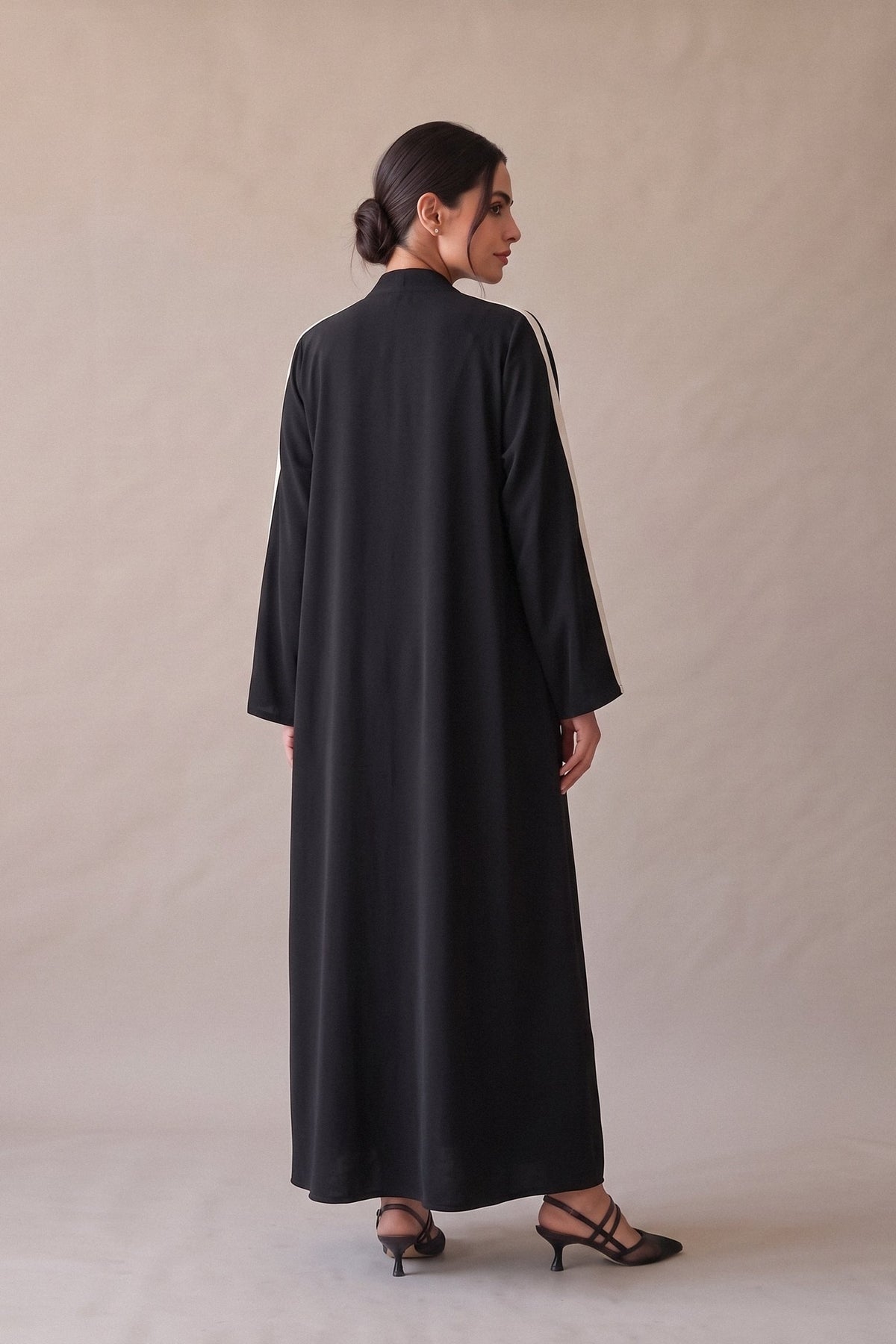Black Crepe Abaya with White Details –2077