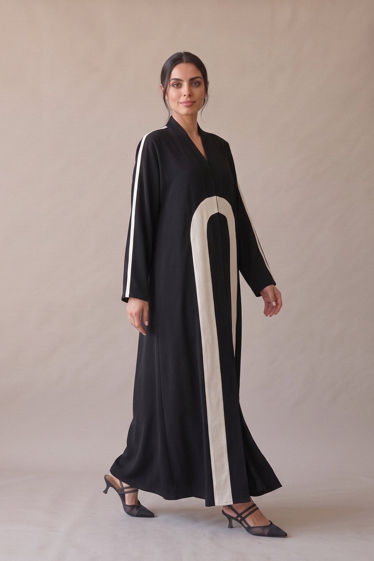 Black Crepe Abaya with White Details –2077