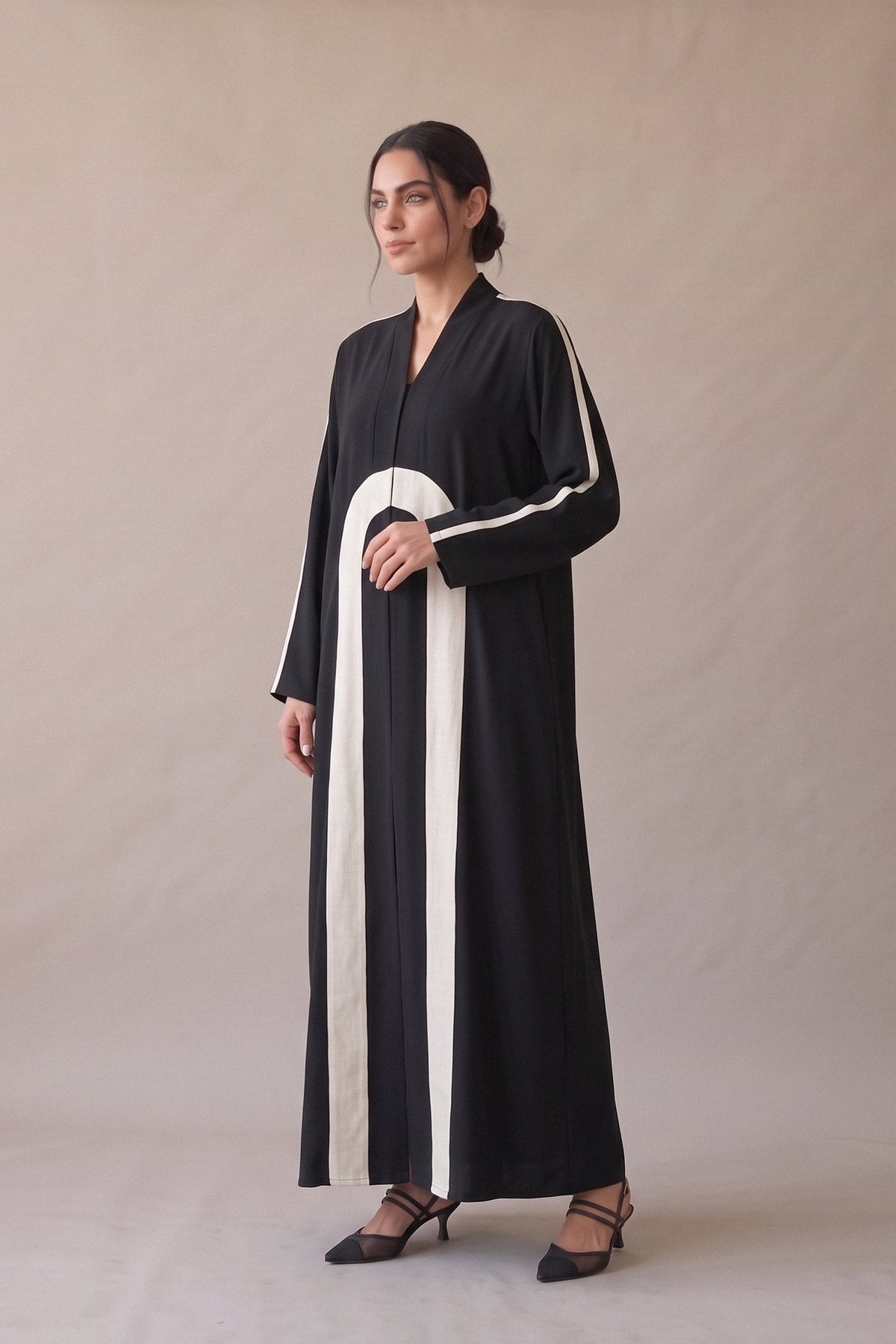 Black Crepe Abaya with White Details –2077