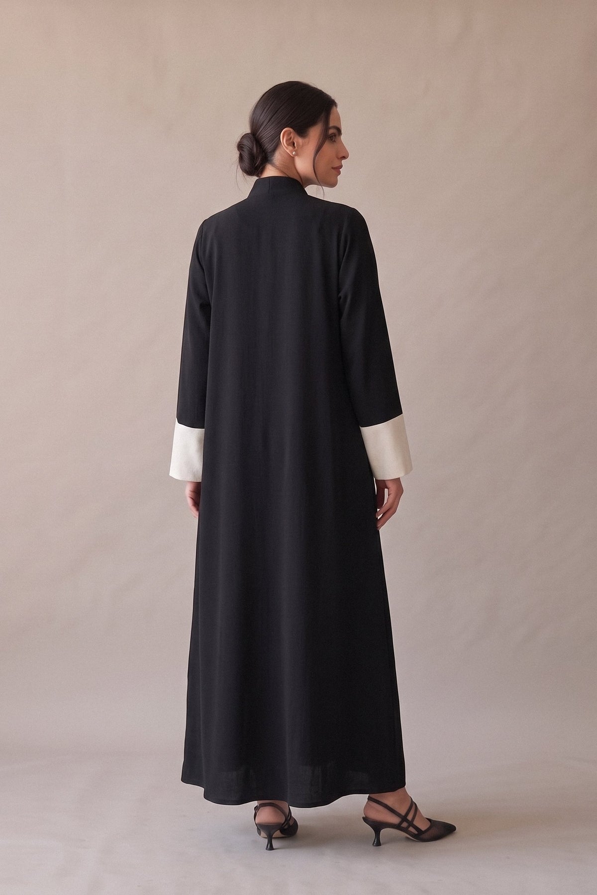 Black Crepe Abaya with White Details –2078