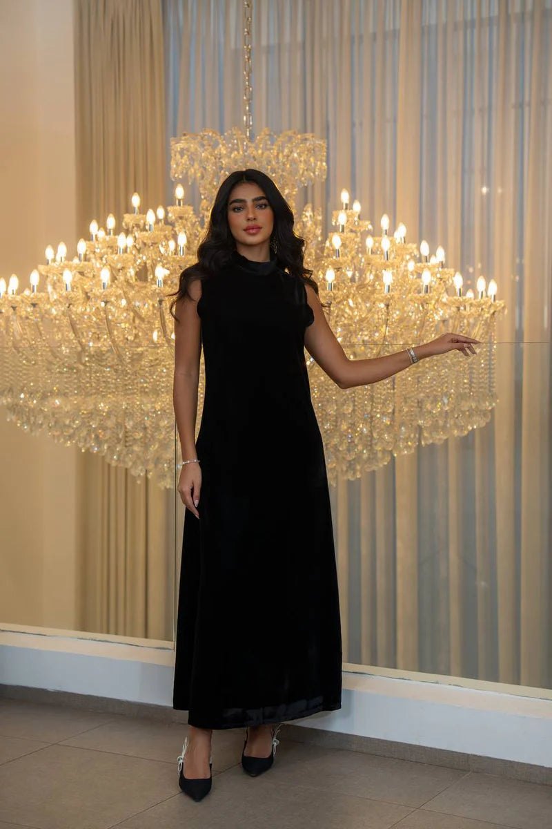Black velvet dress, C:221
