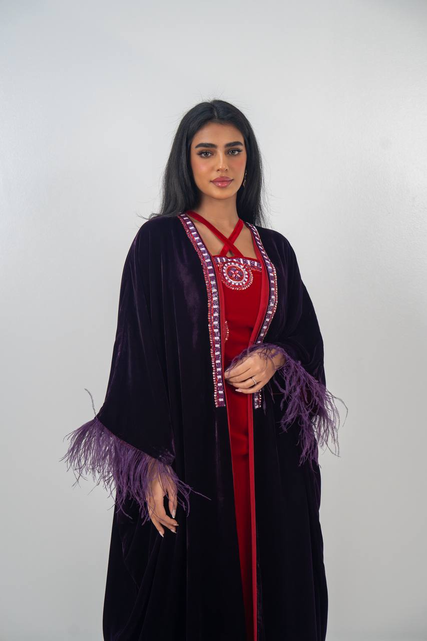 Velvet set with hand embellishment, consisting of a bisht and dress.C:6717