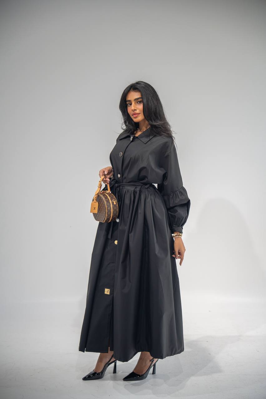 Elegant free size trench coat, in black. C:6685 Black
