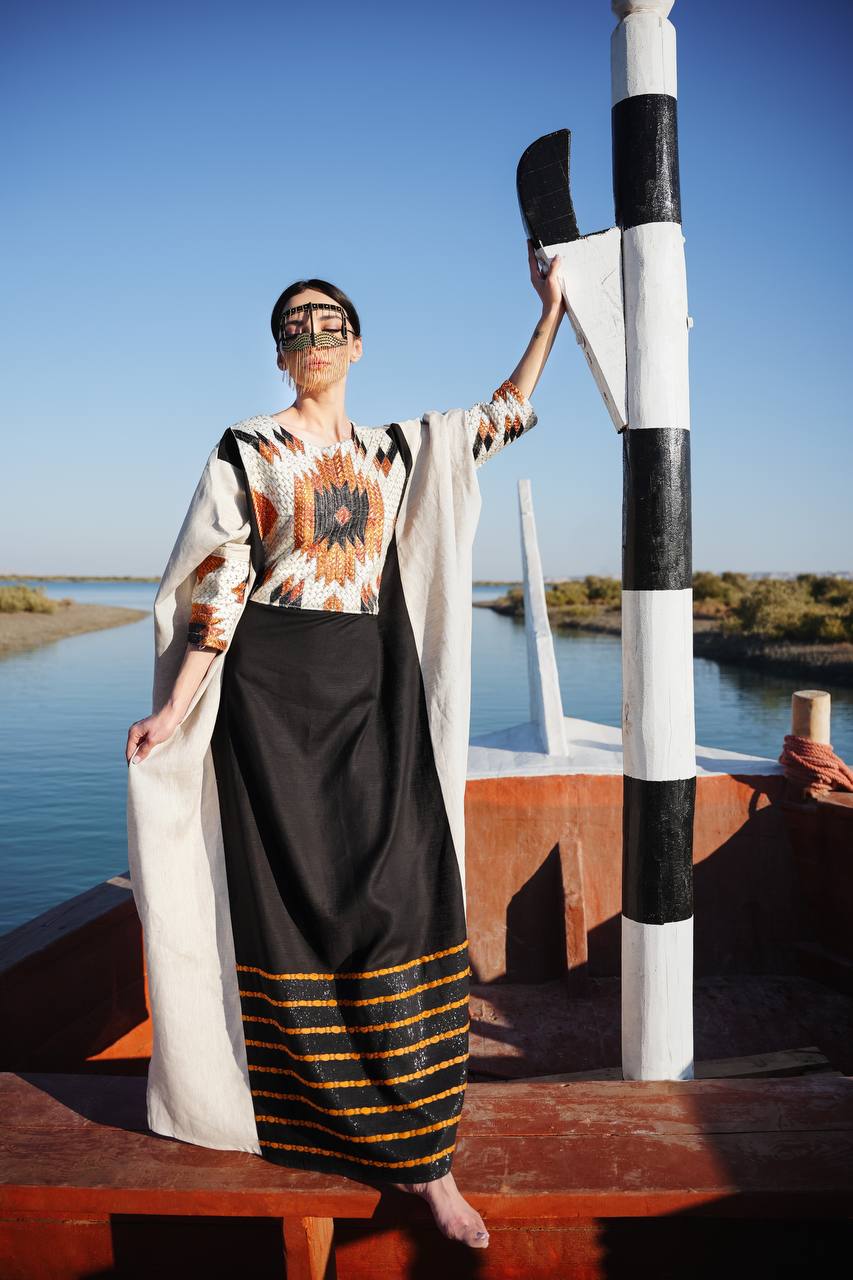 Free size abaya with embroidered linen and striped linen C:6594