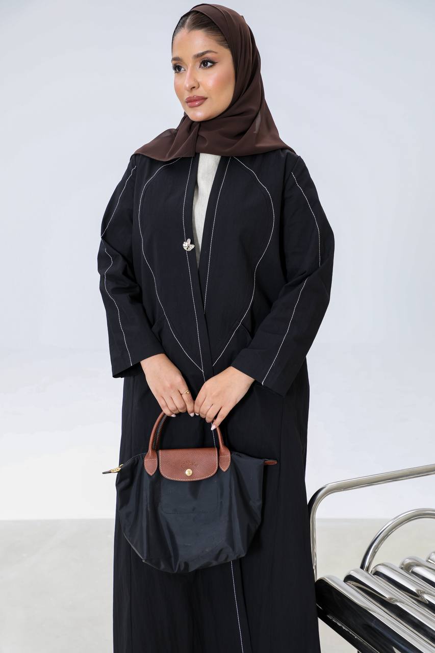 معطف واقٍ أسود اللون بتفاصيل تطريز بيضاء C:6655