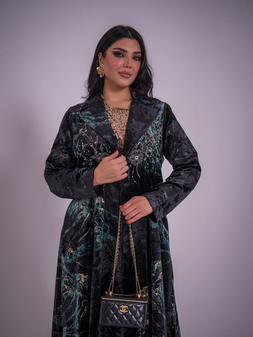 Velvet blazer abaya with floral print and hand-beading.C:6734