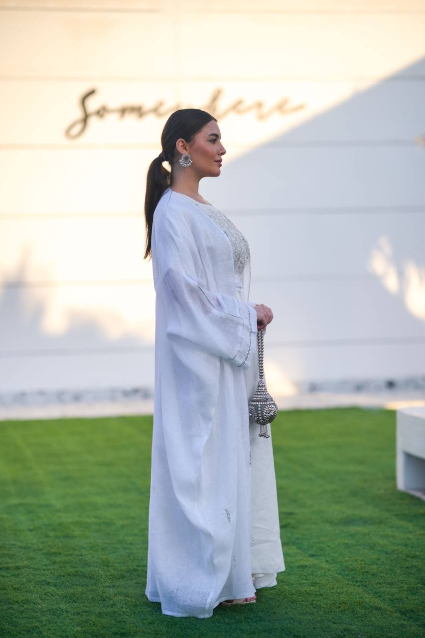Bisht made of burlap and linen dress, in white with hand embroidery C:6616