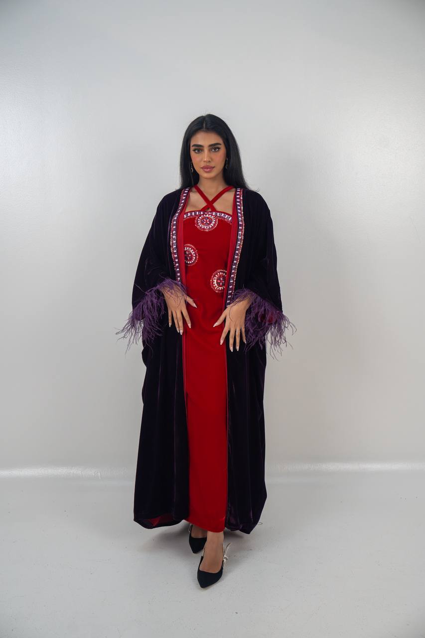 Velvet set with hand embellishment, consisting of a bisht and dress.C:6717