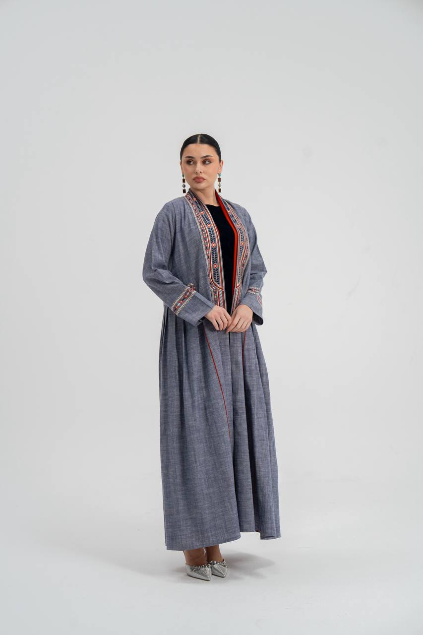 عباية من الكتان الرمادي مطرزة. C:6750