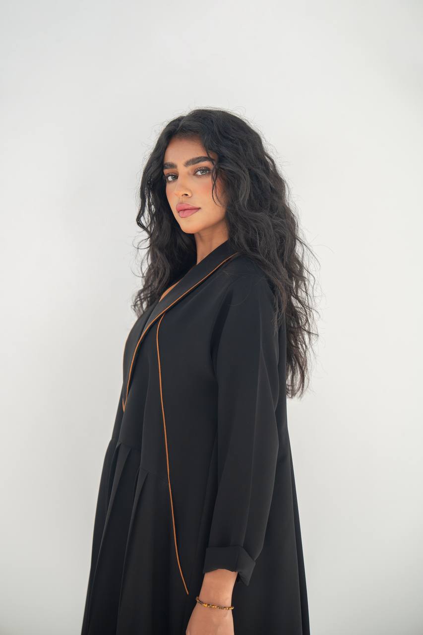 طقم عباية من الكريب الأسود، يتكون من بليزر وبنطال، C:6633 أسود