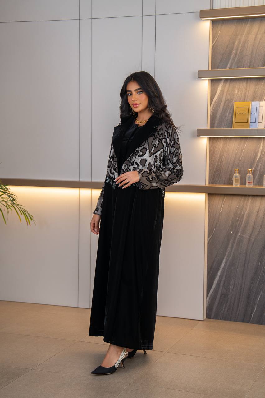 عباية بليزر مخملي أسود. C:6703