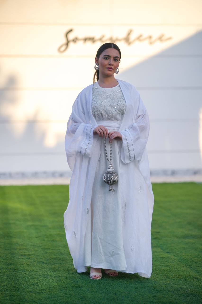 Bisht made of burlap and linen dress, in white with hand embroidery C:6616