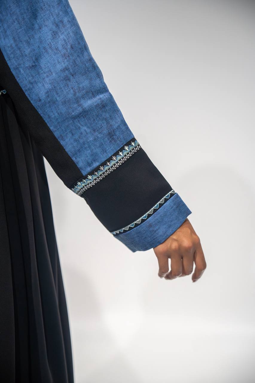 Black crepe abaya with blue linen, with embroidery. C:6672