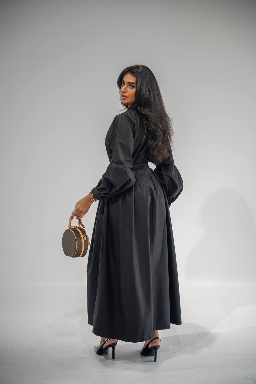 Elegant free size trench coat, in black. C:6685 Black