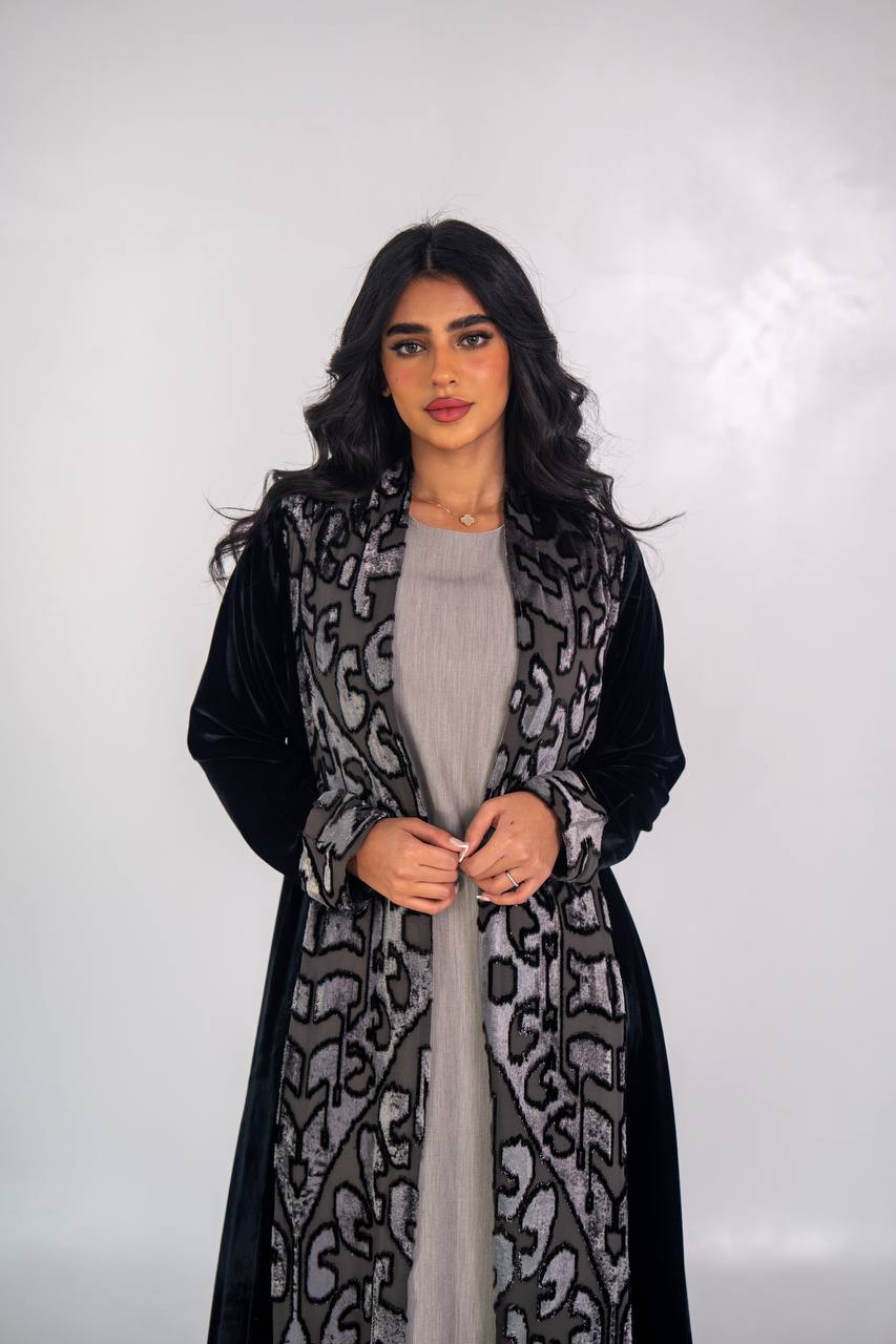 عباية مخملية سوداء. C:6713