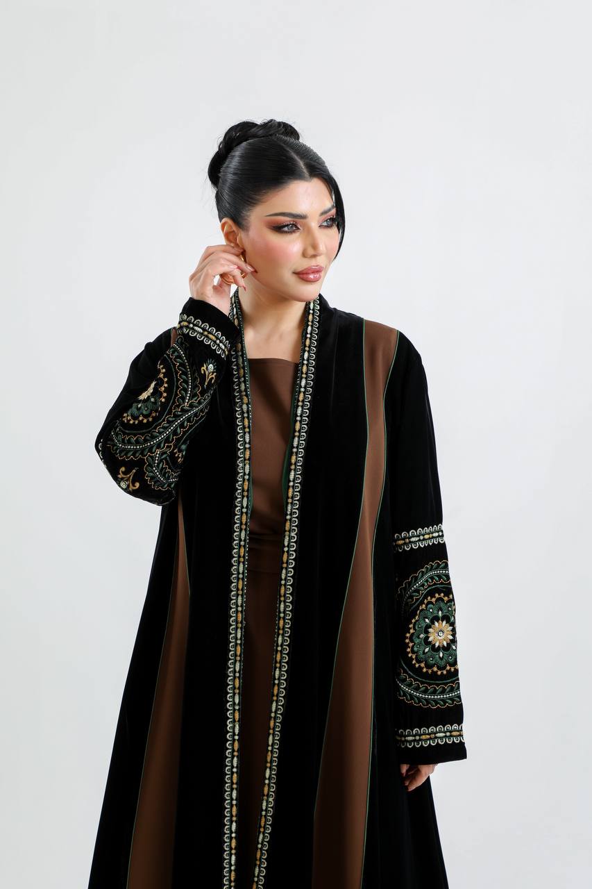 Velvet and crepe abaya with green embroidery. C:6720