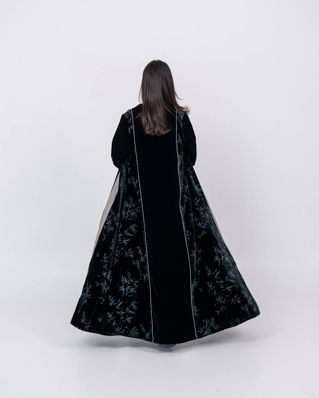 Velvet abaya with crepe, in black. C:6740