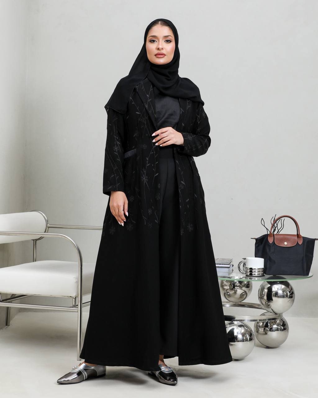 عباية بليزر من الكريب الأسود مطرزة C:6658