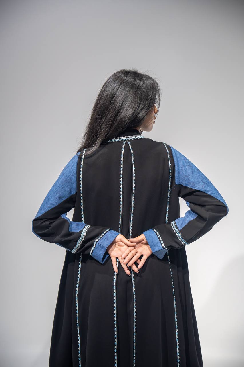 Black crepe abaya with blue linen, with embroidery. C:6672