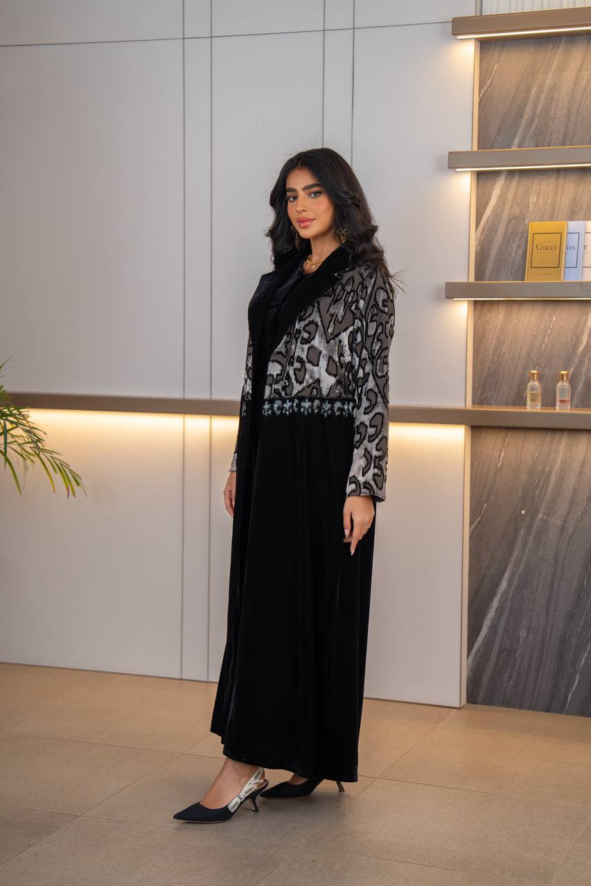 عباية بليزر مخملي أسود. C:6703