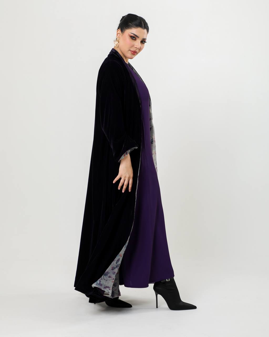 Double-face abaya made of organza fabric with purple velvet.C:6727