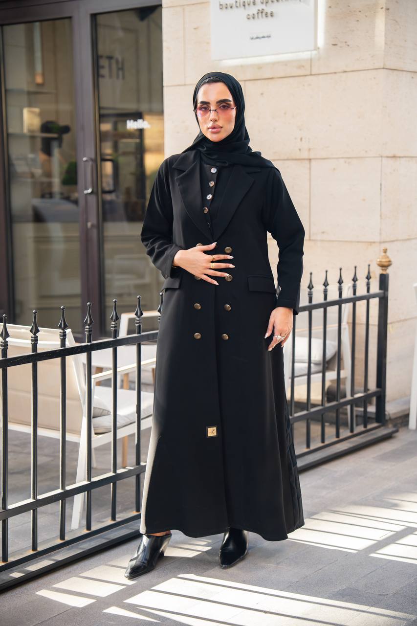 عباية بليزر من الكريب الأسود مع غطاء كلوش مطوي C:6680