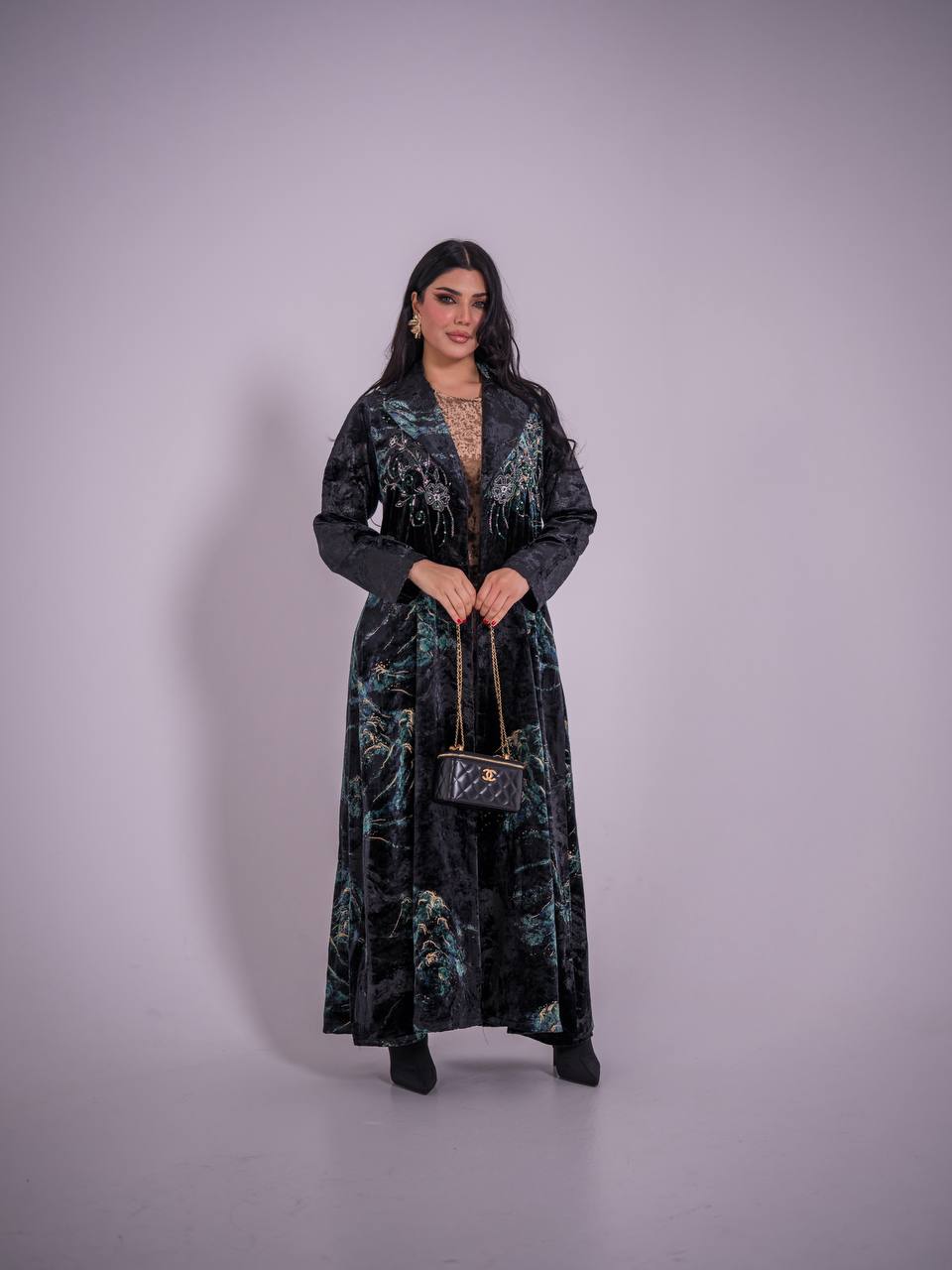 Velvet blazer abaya with floral print and hand-beading.C:6734