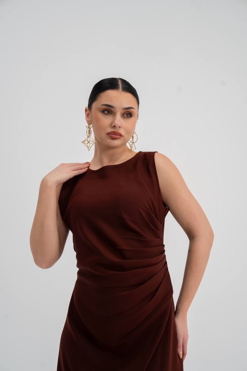 فستان بني من الكريب. C:226