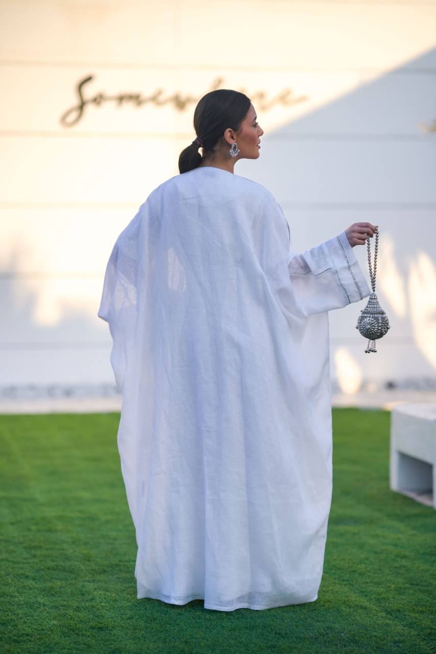 Bisht made of burlap and linen dress, in white with hand embroidery C:6616