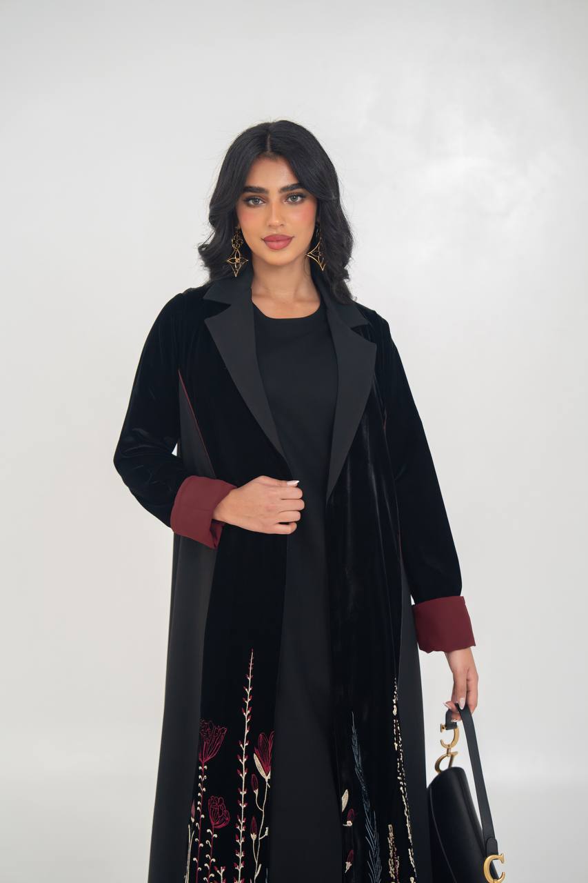 عباية بليزر مخملية سوداء مطرزة. C:6712