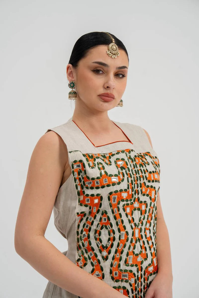 Linen dress in light beige with embroidery.C:224 Light beige