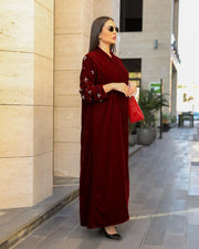 عباية مخملية مع تطريز فضي