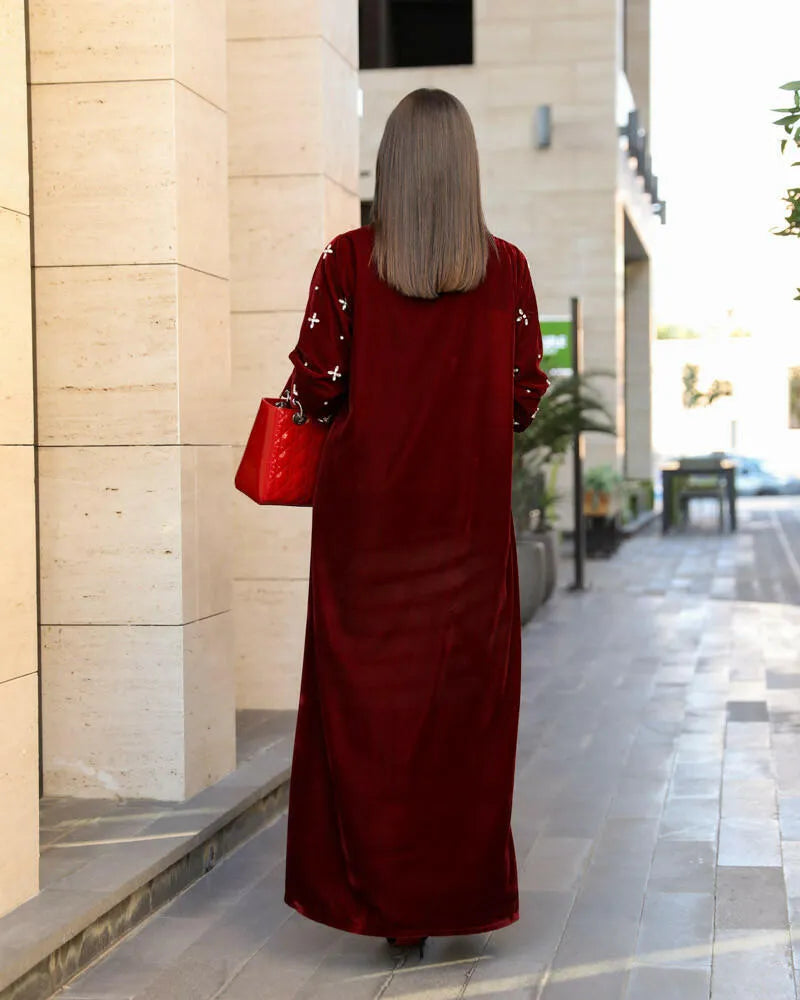 عباية مخملية مع تطريز فضي