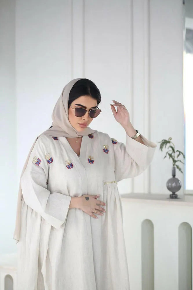 عباية من الكتان مع تطريز ونقاط البولكا وكسرات