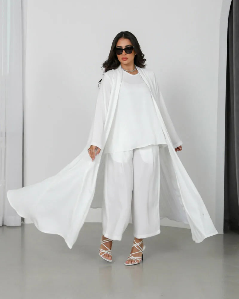 White crepe abaya with brim, embroidery and pleats